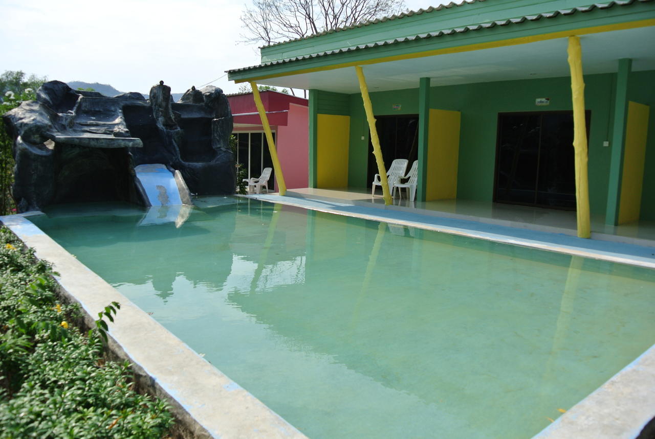 Baanraisooksangchan Kaeng Kachan Buitenkant foto