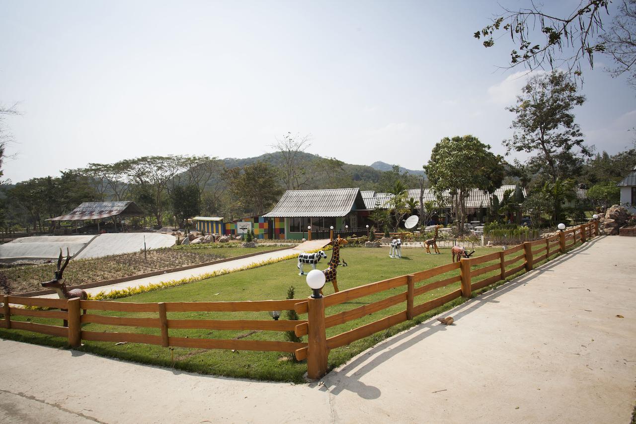 Baanraisooksangchan Kaeng Kachan Buitenkant foto