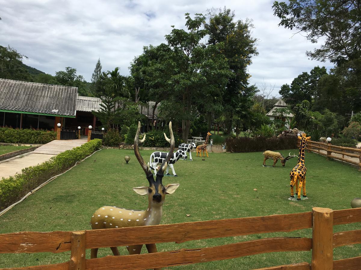Baanraisooksangchan Kaeng Kachan Buitenkant foto