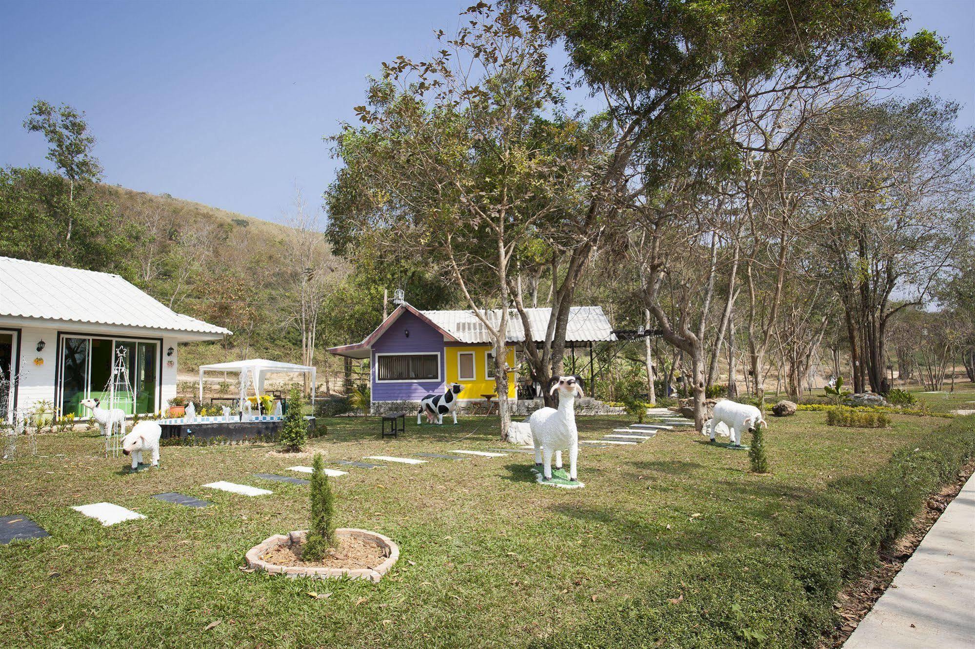 Baanraisooksangchan Kaeng Kachan Buitenkant foto